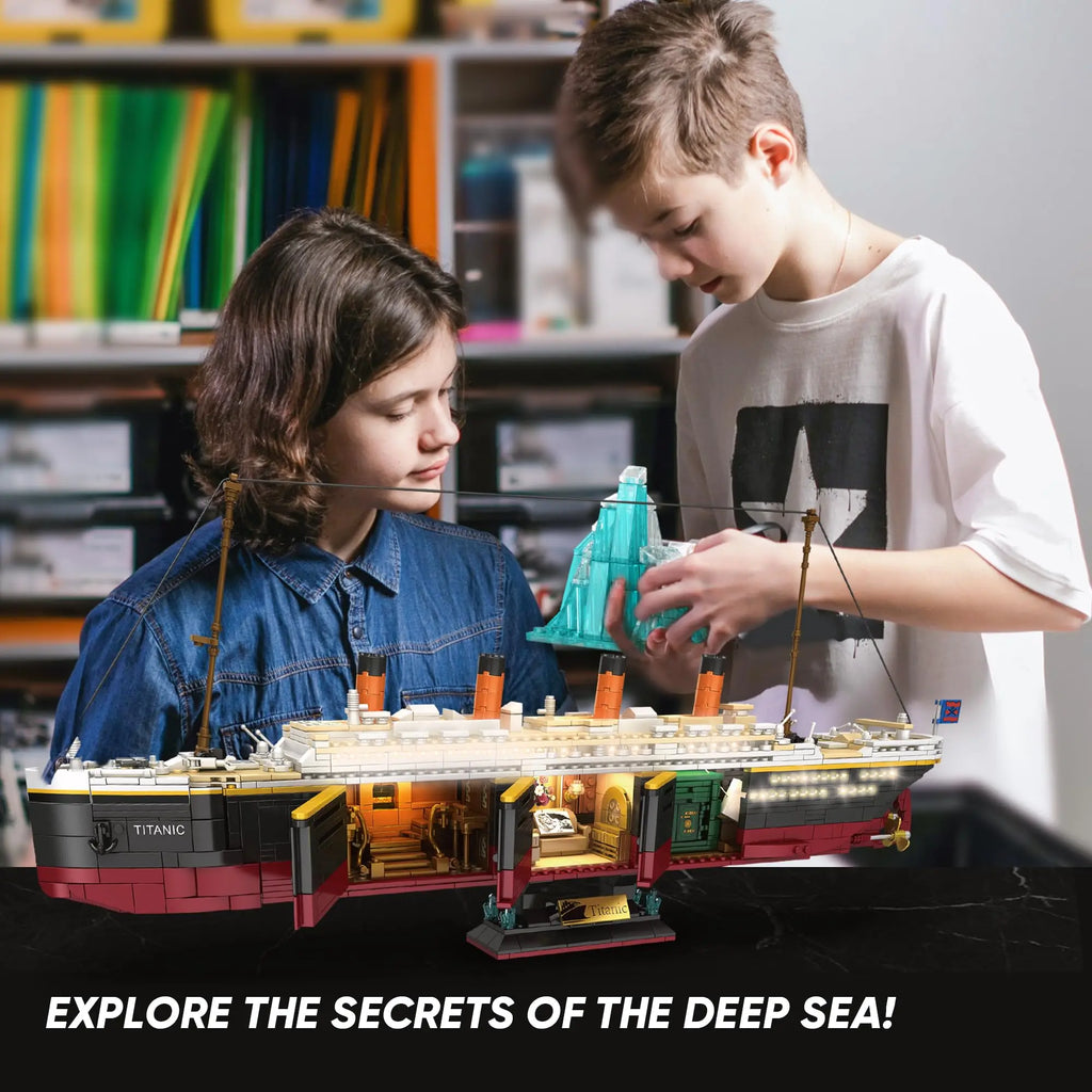 2288Pcs Titanic Model Creative Luxury Cruise Ship Set Moc City Boat Assembly Building Blocks with Lights Brick Toys For children