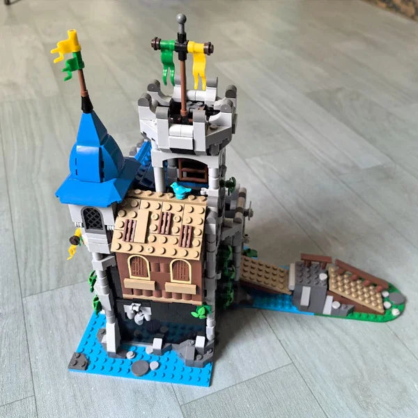 933PCS MOC Lakeside County Fortress Castle Model European Medieval Street View Architecture Modular Building Blocks Toys Gift