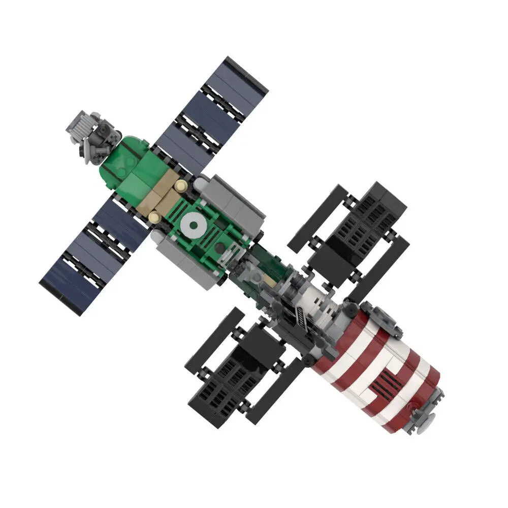 601 Pcs MOC Space Series 1:110 Salyut 7 DOS-6 Space Station with Kosmos 1686 Building Block DIY Assembling Brick Toys MOC-74674