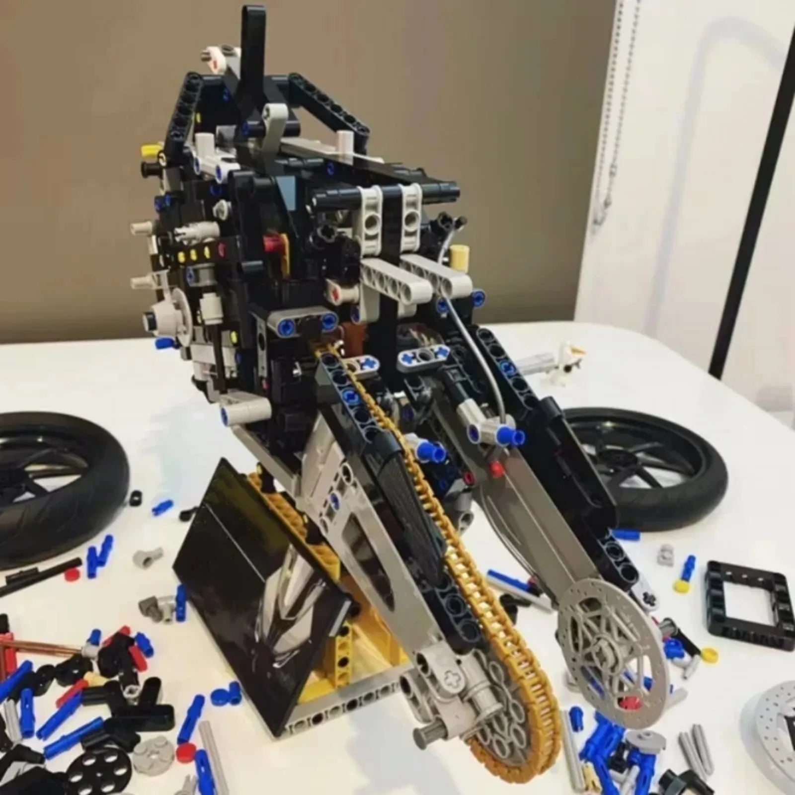 High-end motorcycle building block suit motorcycle model suit adult, luxury motorcycle DIY collection with movable wheels - CADA BRICKS®