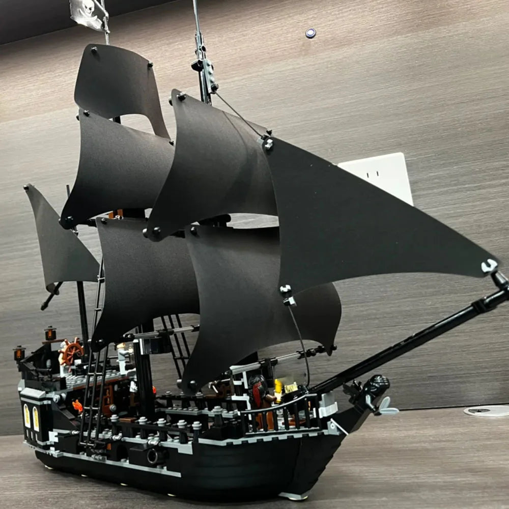 Pirates Of The Caribbean Ship Queen's Revenge Warship Black Pearl Sailboat Building Block Bricks MOC 4195 Assembly Toys Kid Gift